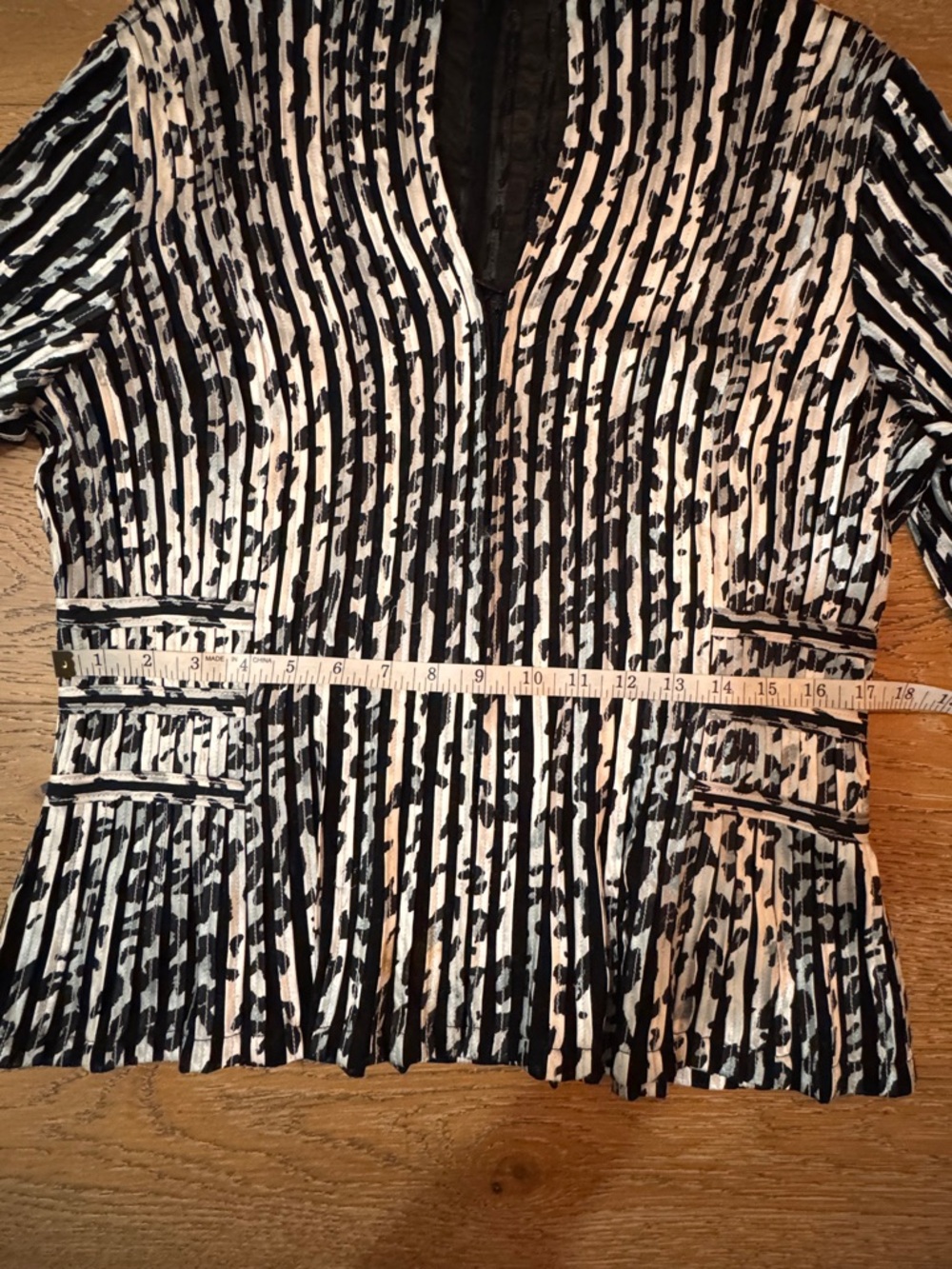 Black/White Vertical Print Jacket  Full Zipper 3/4 Sleeve Shutter Pleats Sz M/L - Picture 13 of 16